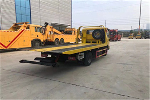 高密非事故拖车